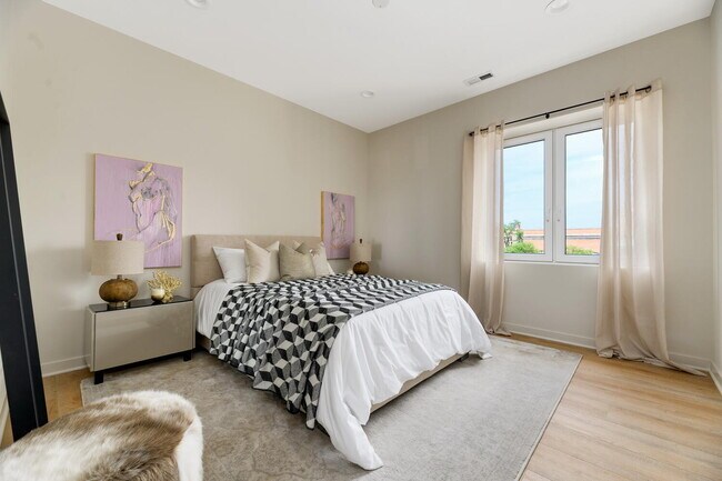 Building Photo - 6035 W North Ave