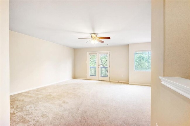 Building Photo - 2205 Independence Dr