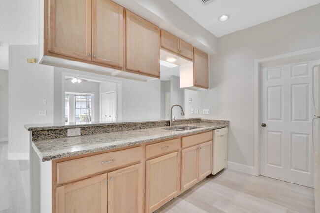 Building Photo - 7340 Pine Creek Way