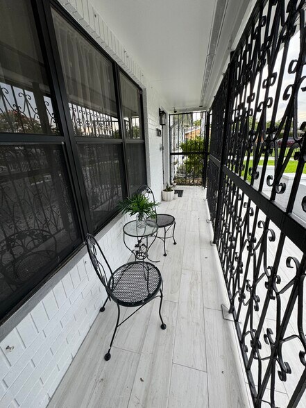 Front Porch - 17121 NW 44th Ave