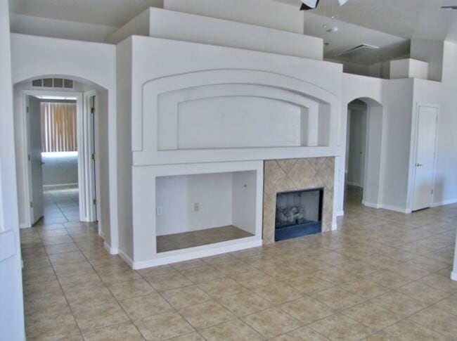 Building Photo - 4BR/2BA/2CG, 1889 sq.ft. home in Copper Sk...