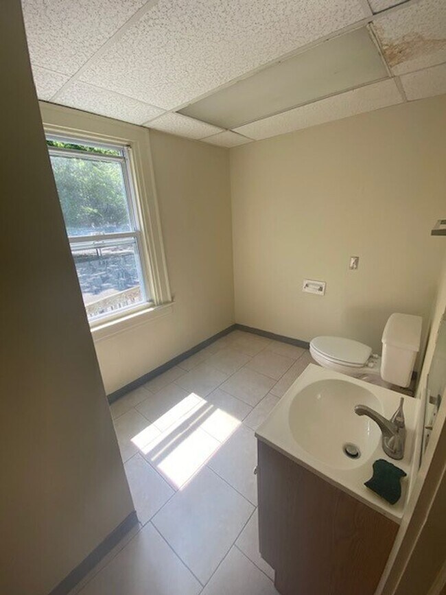 Building Photo - Beautiful Single Family House for Rent Right by Yale!