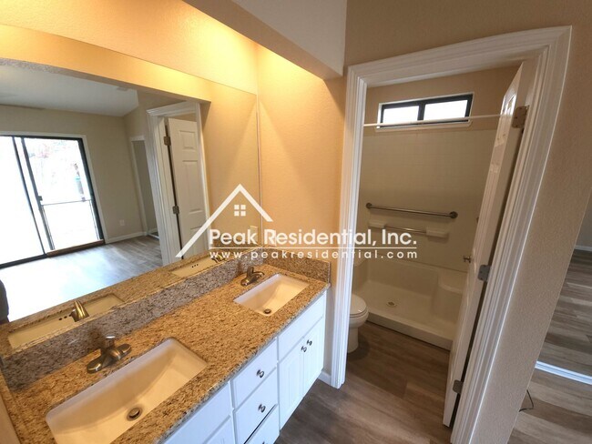 Building Photo - 4537 Fox Valley Cir