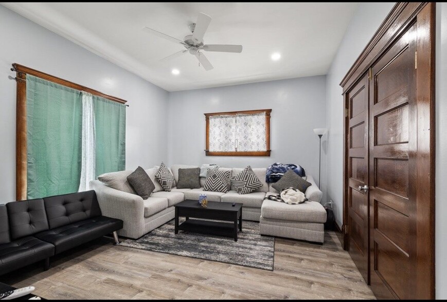 Building Photo - 469 Cleveland Ave