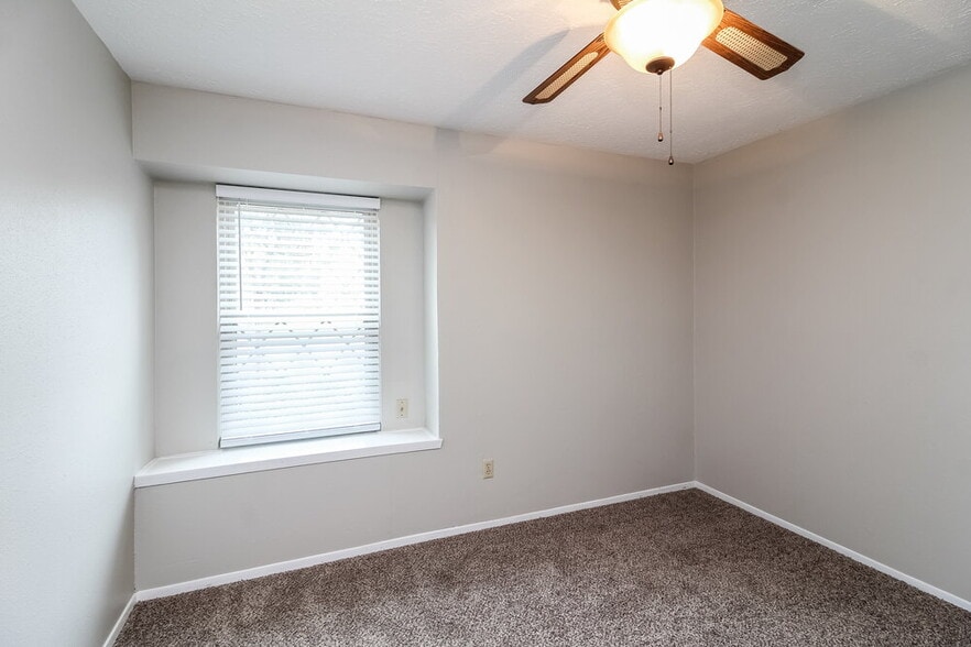 Building Photo - 2310 Overbrook Dr