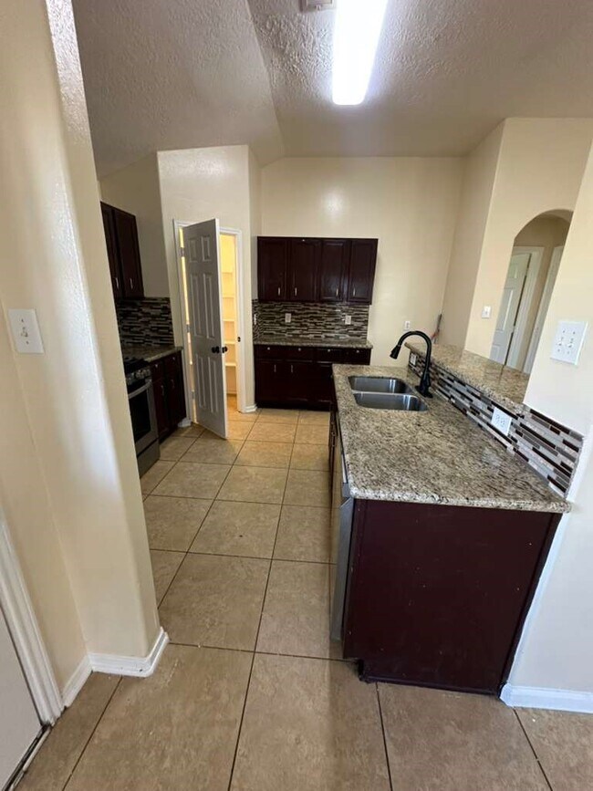 Building Photo - 5718 Straight Way