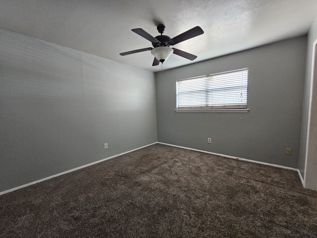 Building Photo - 601 NW 12th Pl