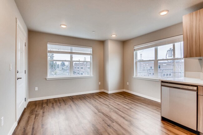 Building Photo - 4950 NE 7th Ave