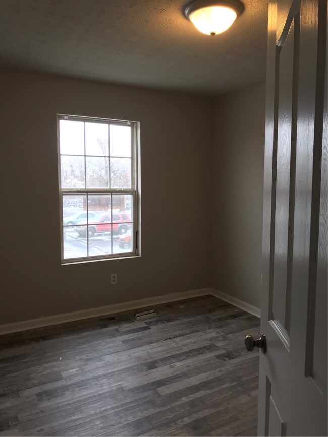 Building Photo - 127 Karen Ct