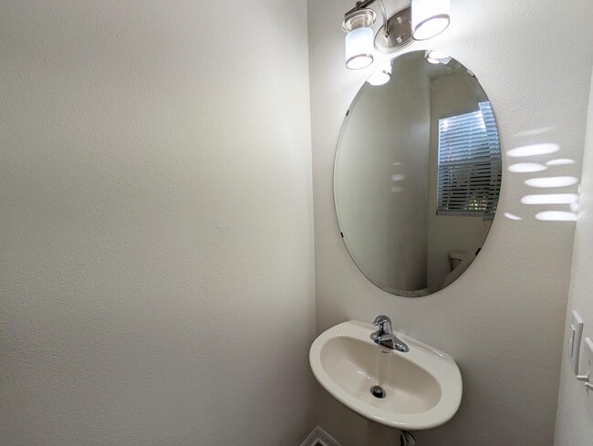 Building Photo - 4004 Crabtree Ave