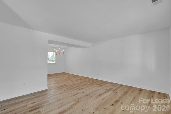 Building Photo - 7404 Shadowlake Dr