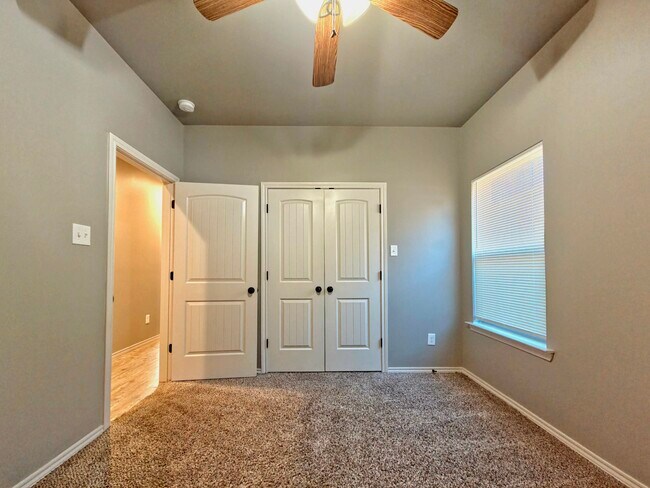 Building Photo - 1109 Preston Trails