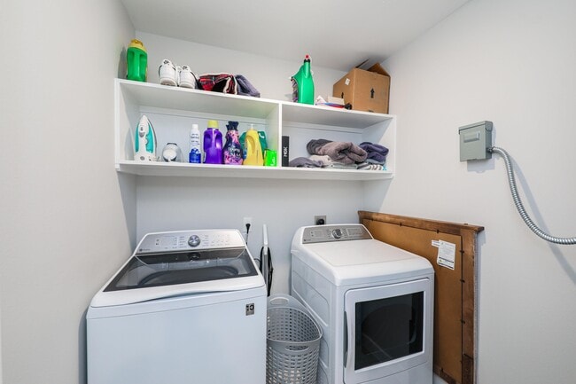 Building Photo - 1025 La Muralla St