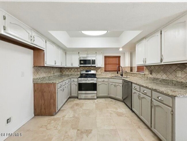 Building Photo - 10916 Loma De Luz Pl