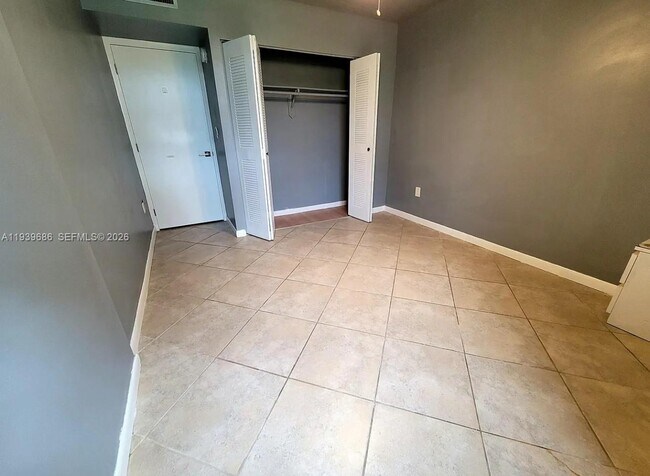 Building Photo - 10425 SW 112th Ave