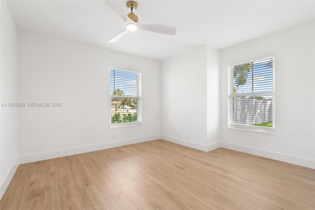 Building Photo - 102 SW 13th Ave