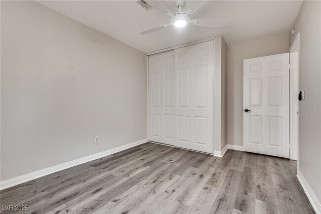 Building Photo - 5231 Dickens Dr