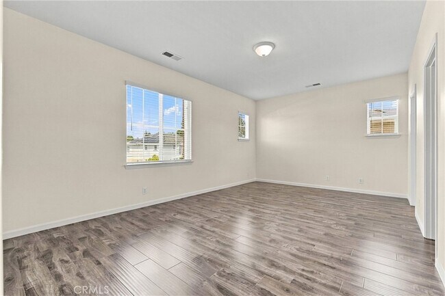 Building Photo - 212 Summit Vista