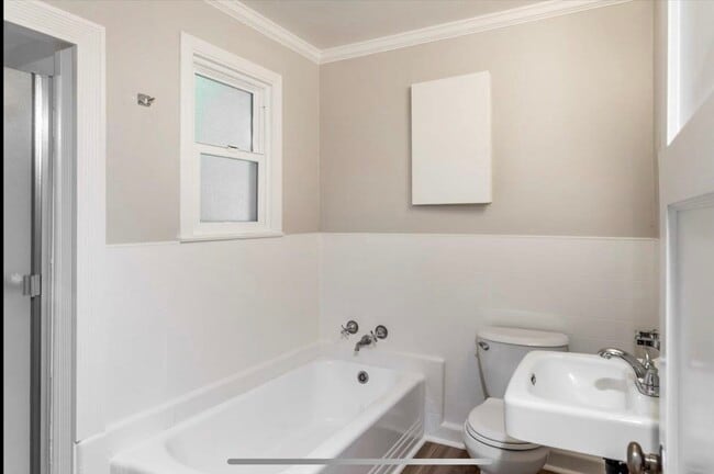 Building Photo - 911 Myrtle St