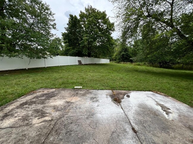Building Photo - 6 Poe Ct