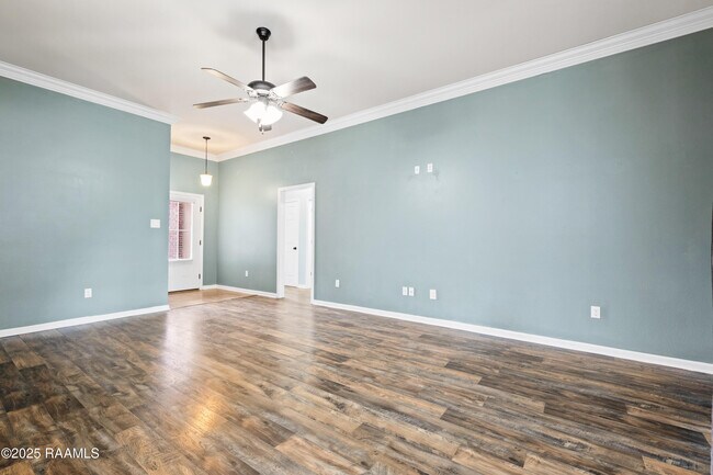 Building Photo - 307 Flanders Ridge Dr