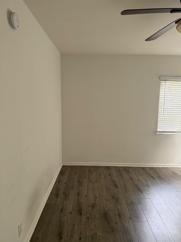 Building Photo - 2140 Beachwood Dr