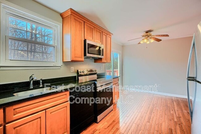 Building Photo - 28 Ebbing Ct