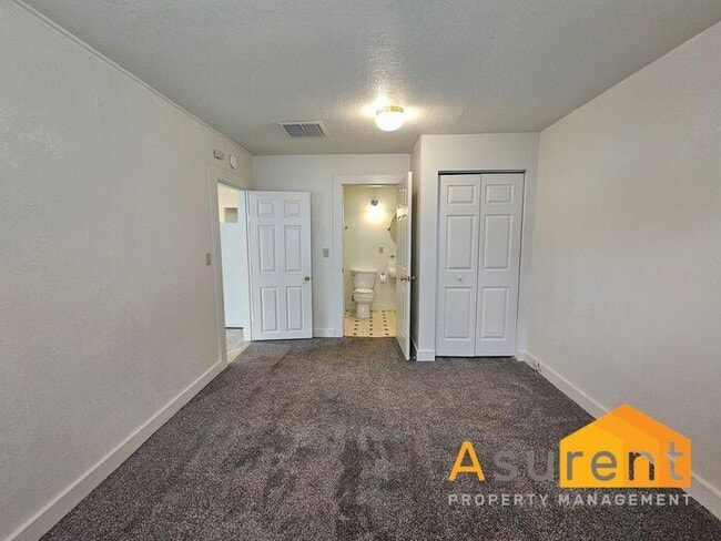 Building Photo - Charming 3-bedroom, 2-bathroom Home: Utili...