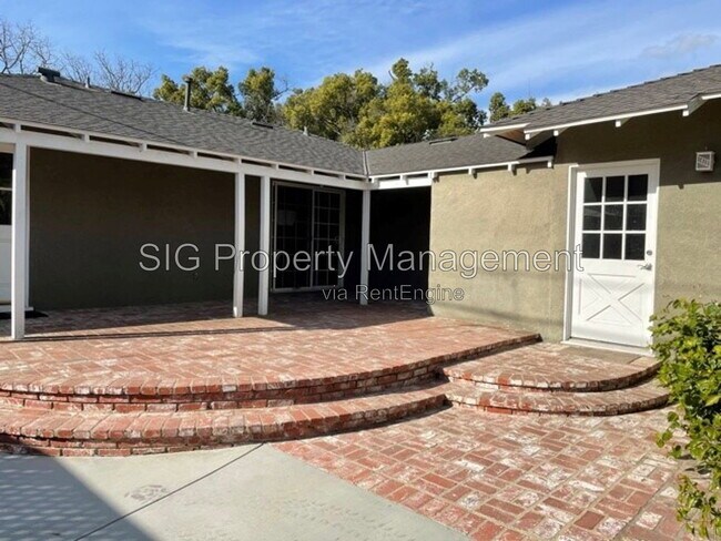 Building Photo - 1412 N Fairview St