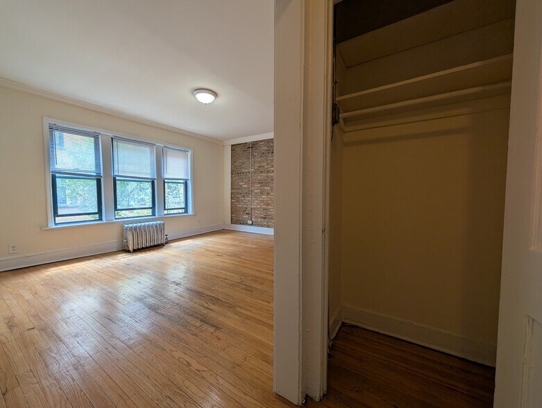 Building Photo - 2322 N Spaulding Ave