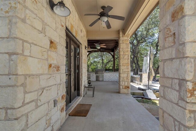 Building Photo - 140 Oak Plaza Dr