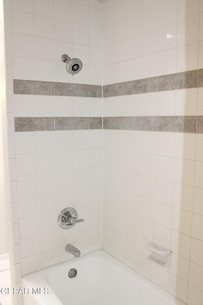 Building Photo - 221 Cloud Song E