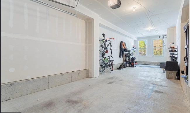 Building Photo - 6215 Herald St