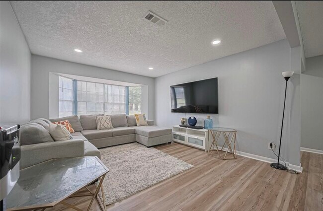 Building Photo - 2606 Micliff Blvd