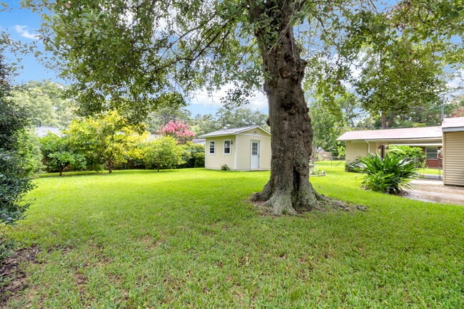 Building Photo - 319 Tanglewood Rd