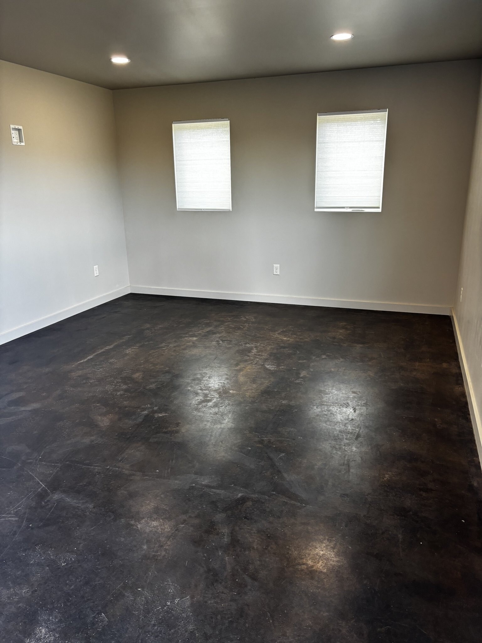 Building Photo - 1414 Silver Cir