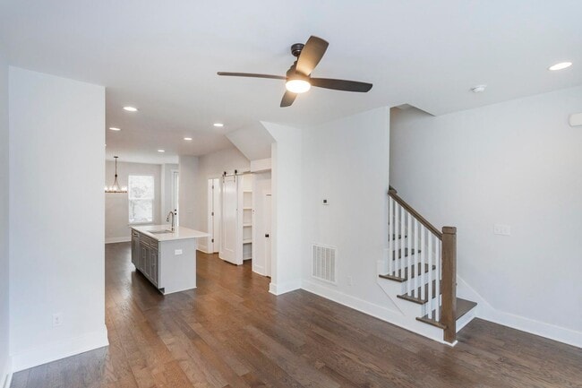 Building Photo - 708 Tral St