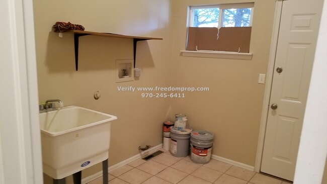 Building Photo - Updated 2 Bedroom 2 Bath House with Conven...