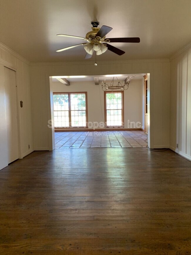 Building Photo - 1924 Chisholm Rd