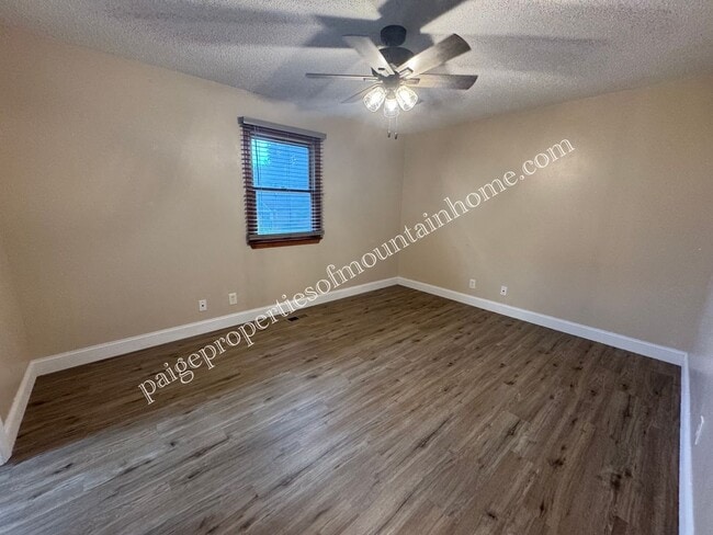 Building Photo - 412 Spring Park Dr