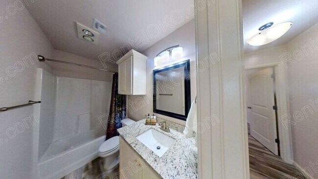 Building Photo - Great 3 bed 2 Bath on the West side.