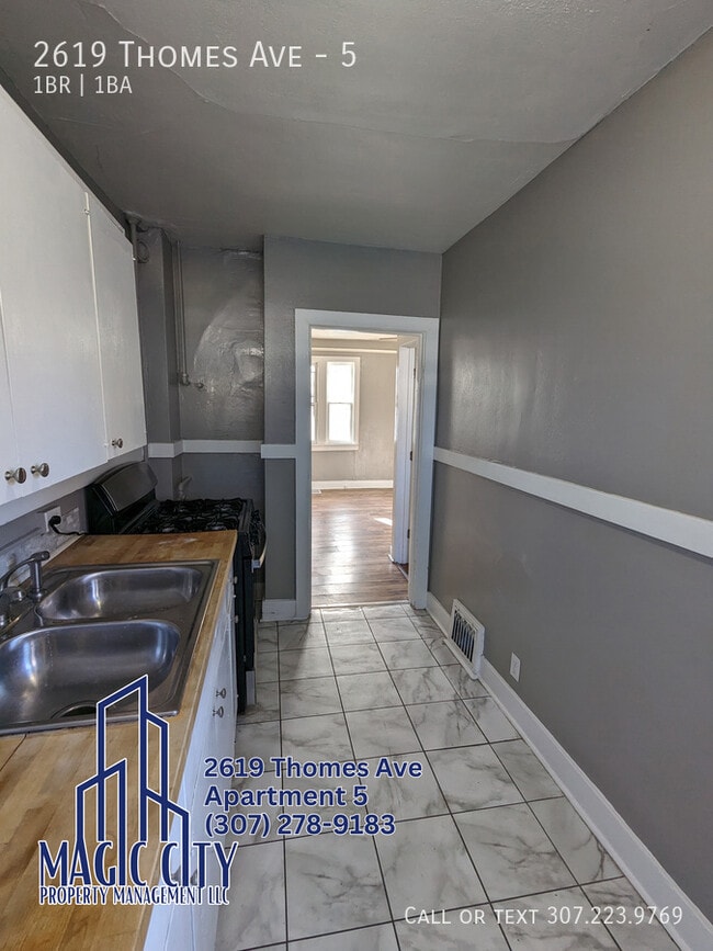 Building Photo - 2619 Thomes Ave