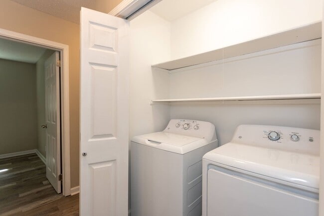 Building Photo - Welcome to this beautiful newly renovated 3-bedroom brick ranch!