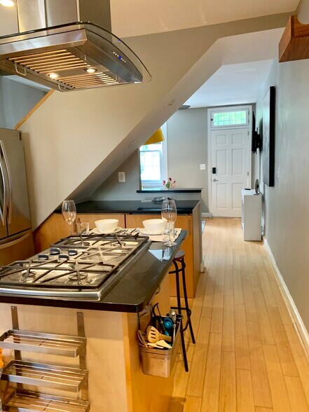 Open concept - 2227 10th St NW