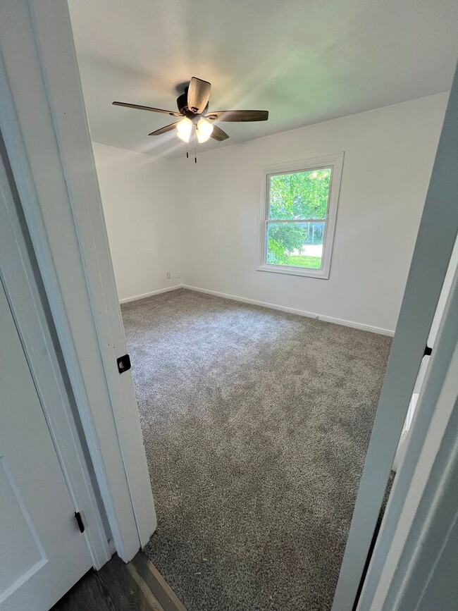 Building Photo - 2 Bedroom 1 Bathroom 1200.00