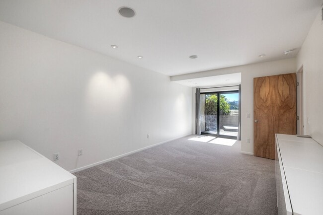 Building Photo - 2239 Del Mar Scenic Pkwy