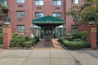 Building Photo - 3220 Fairfield Ave