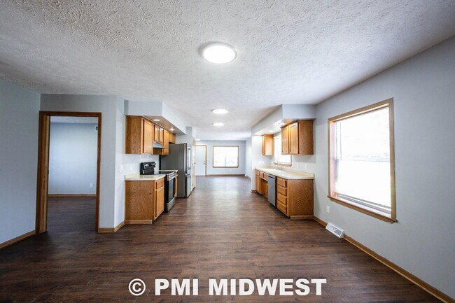 Building Photo - "Charming 4-Bedroom Home with 2 Full Baths in Arcadia – Your Spacious Retreat Awaits!"