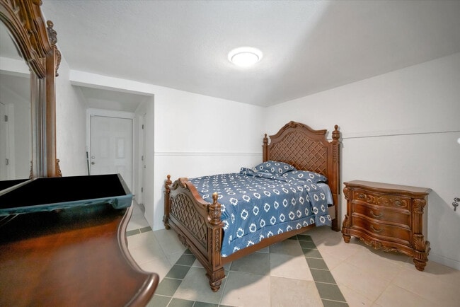 Building Photo - 4408 E Riverside Dr