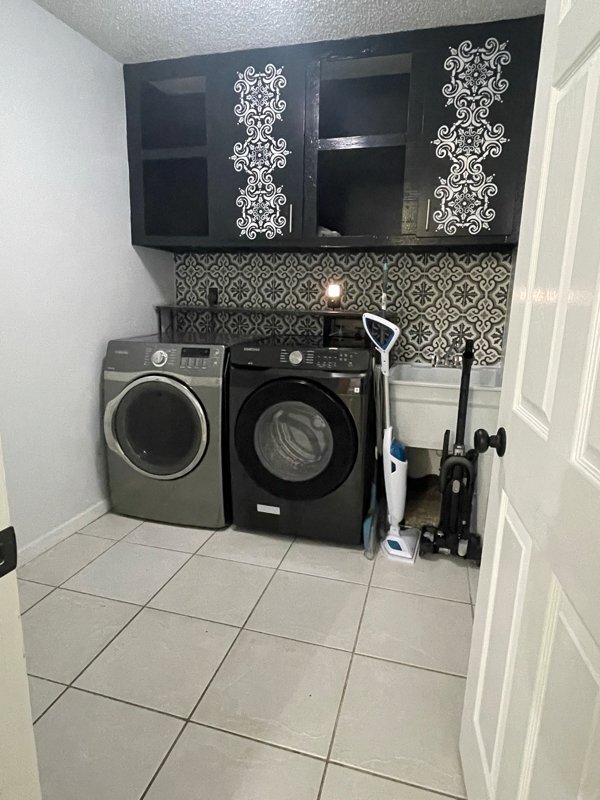 Building Photo - 3115 Marshall Dr